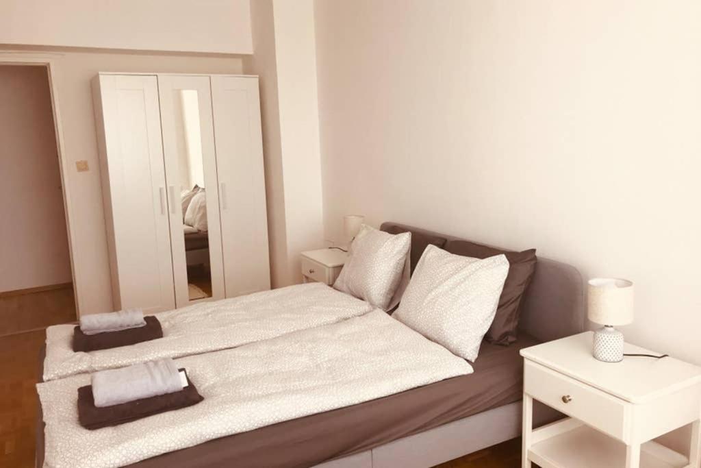 Mitten Im Achten. Zentrale Wohnung In Wien Zewnętrze zdjęcie