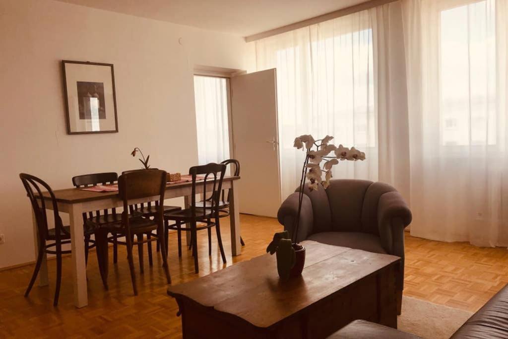 Mitten Im Achten. Zentrale Wohnung In Wien Zewnętrze zdjęcie
